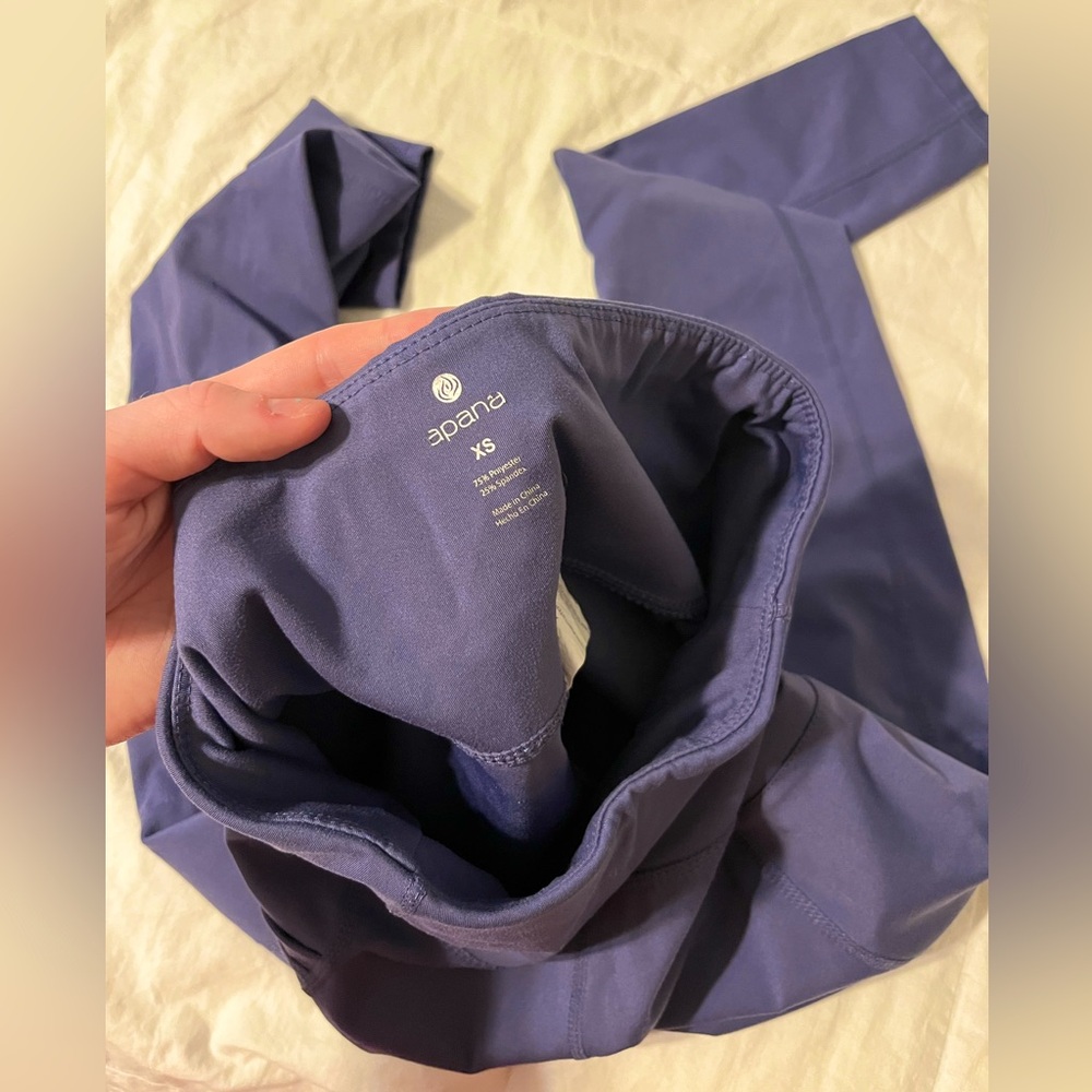 Apana, size XS, iris purple leggings, with side pockets!
